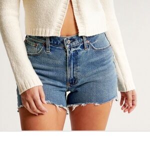 Curve Love High Rise 4" Mom Short Abercrombie and Fitch medium destroy